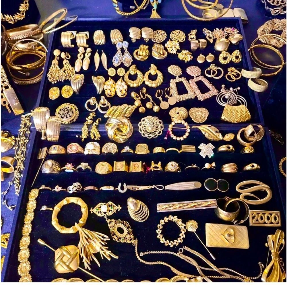 Huge 5 LB “POSH PERFECTLY” jewelry mystery box~ Gold & Silver jewelry - Picture 4 of 11
